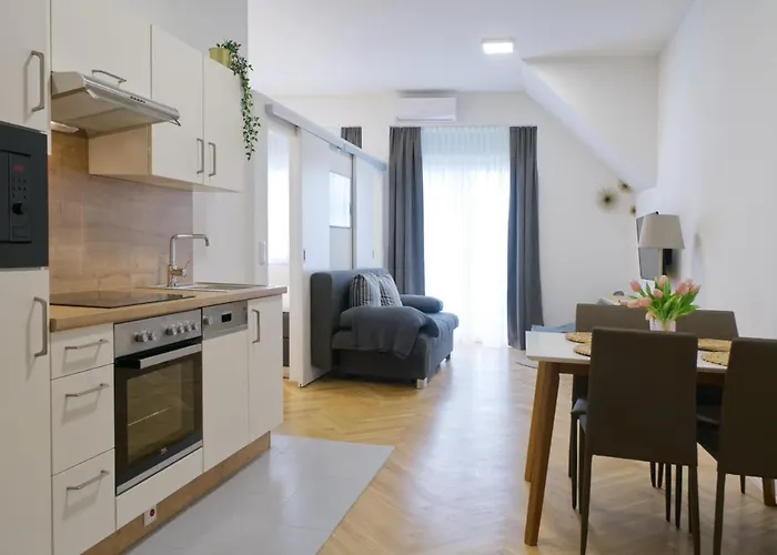 Aaa About - Schoenbrunn 4* Відень