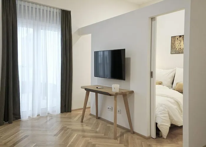 Апарт-готель Aaa About - Schoenbrunn 4*
